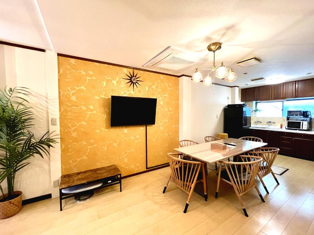 恵美鶴橋 7つの寝室 ベッドは9台の大きなお部屋バスルーム3台 快適なグループ旅行を楽しめます