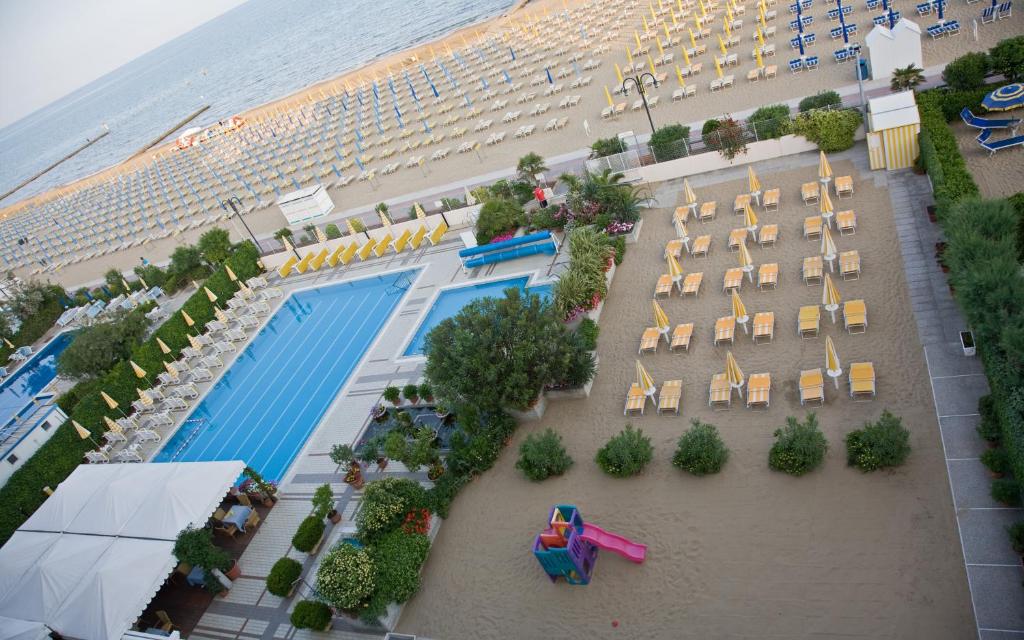 Bazén v ubytování Hotel Sirenetta nebo v jeho okolí