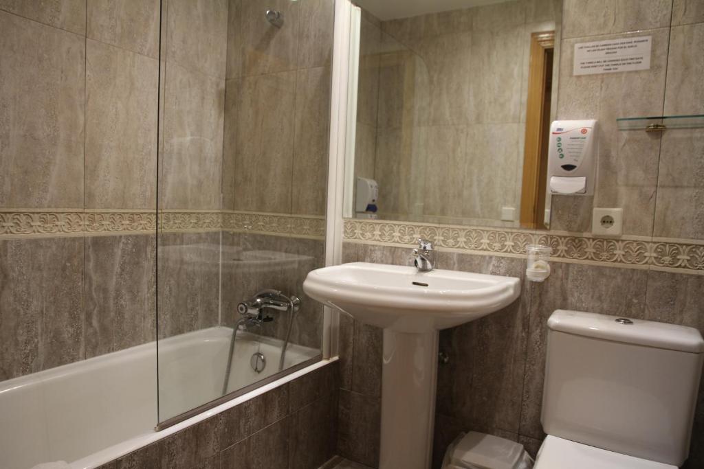 Koupelna v ubytování Hostal Acella