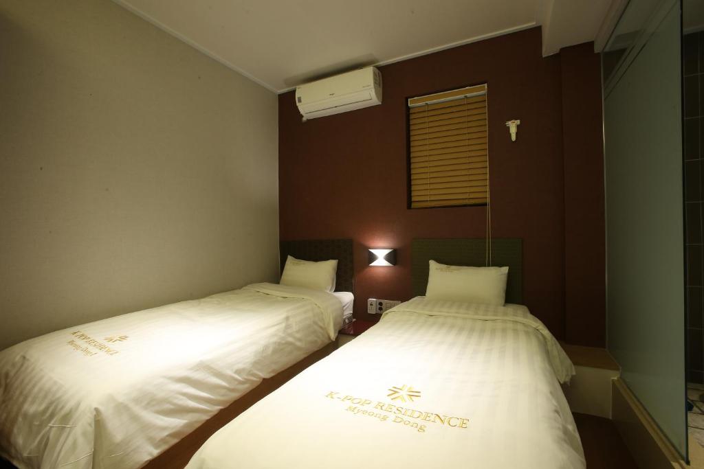 Postel nebo postele na pokoji v ubytování K-POP Residence Myeongdong 1