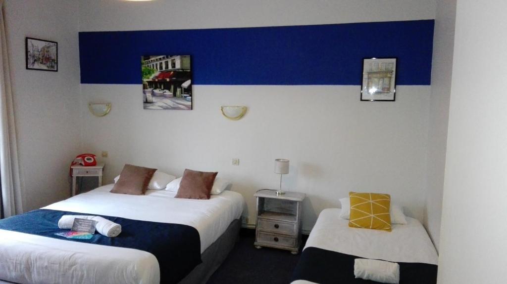 Postel nebo postele na pokoji v ubytování Hôtel Le Chantilly