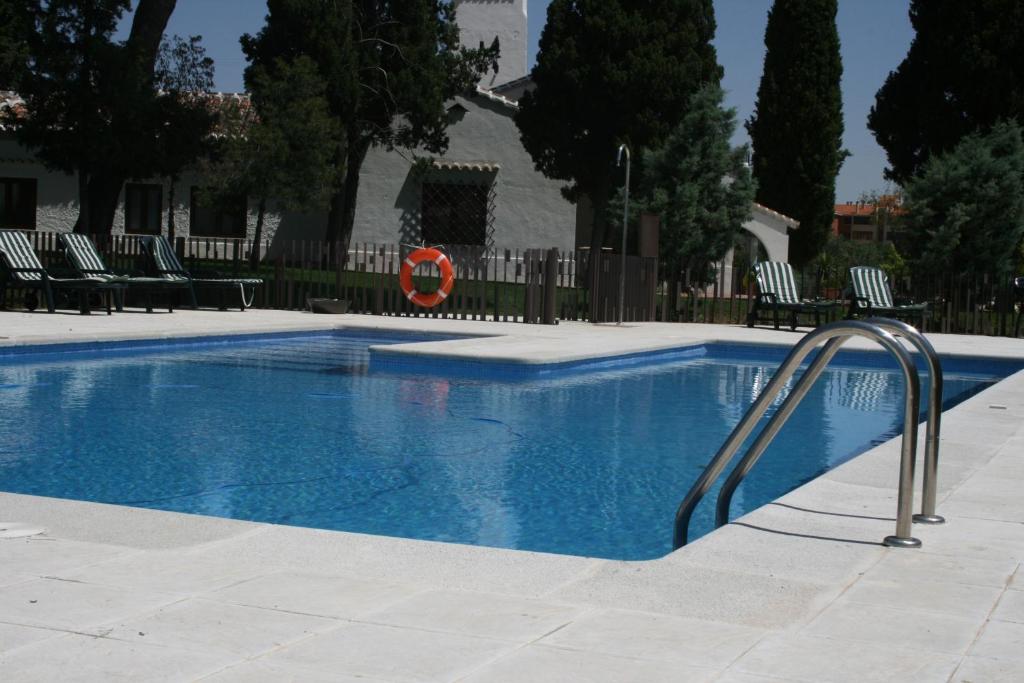 Bazén v ubytování Hotel & Spa La Salve nebo v jeho okolí