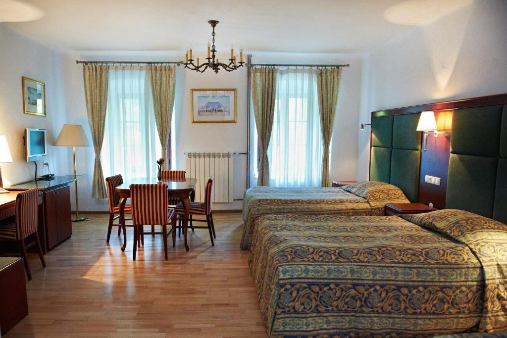 Zamek w Dzięgielowie - Quadruple Room
