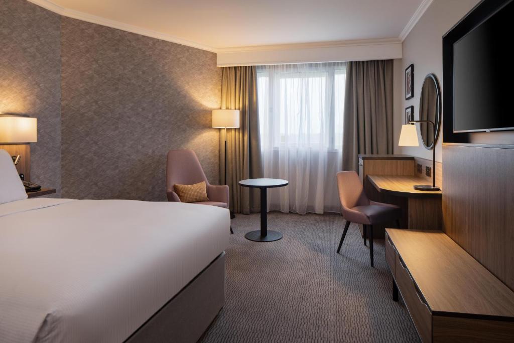 DoubleTree by Hilton Dartford Bridge - 