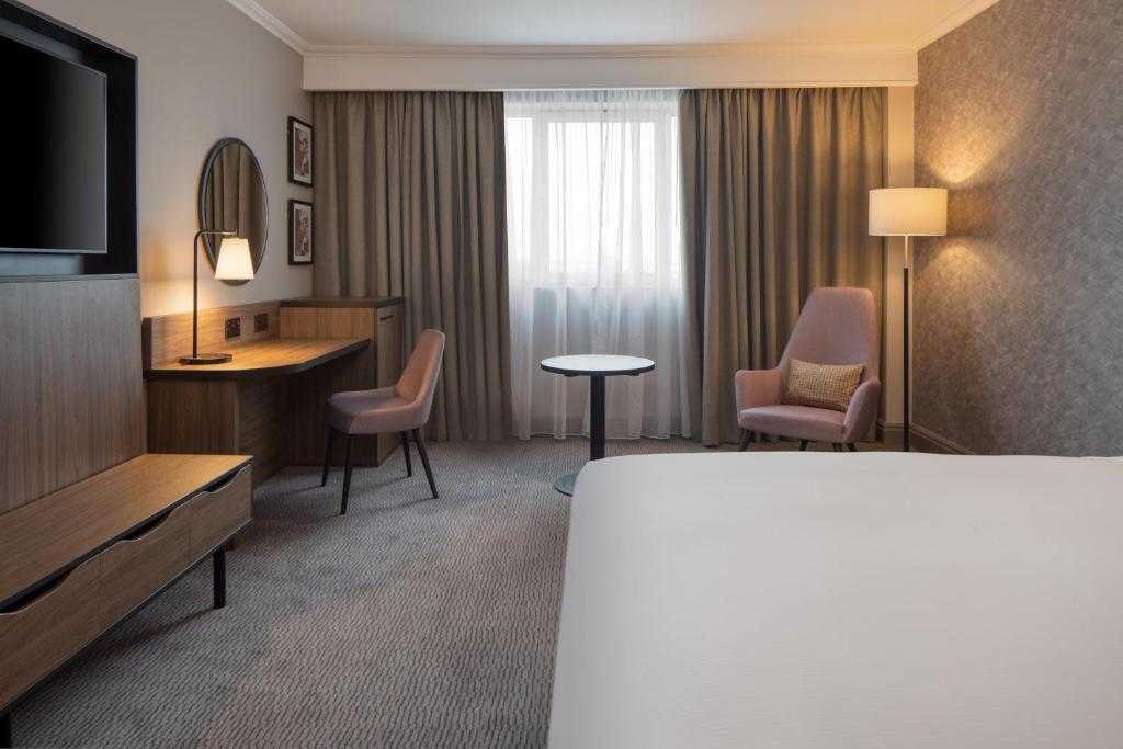 DoubleTree by Hilton Dartford Bridge - 