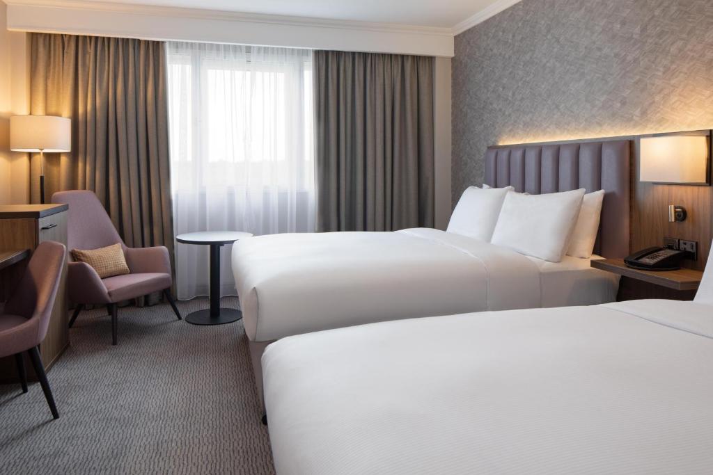 DoubleTree by Hilton Dartford Bridge - 