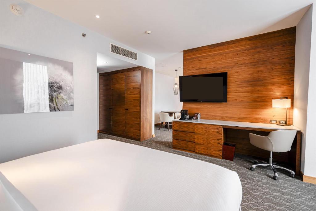 Travel Proud Sustainability certification Doubletree By Hilton Mexico City Santa Fe - キングスイート