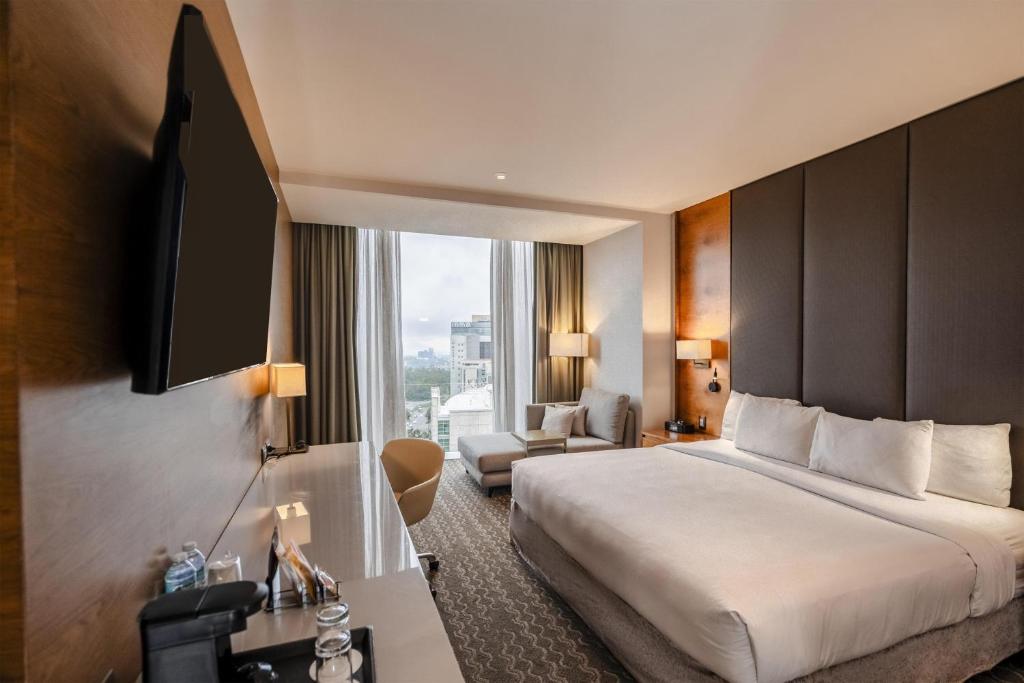 Travel Proud Sustainability certification Doubletree By Hilton Mexico City Santa Fe - シーティングエリア付きジュニアキングスイート