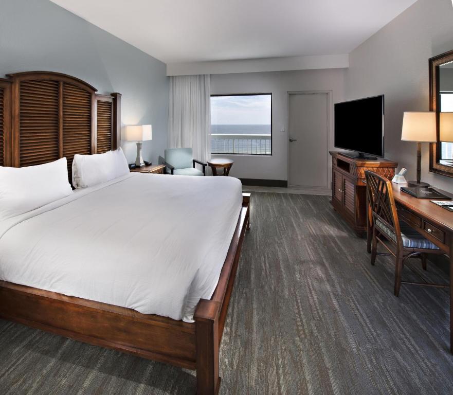 The Island House Hotel a Doubletree by Hilton - 