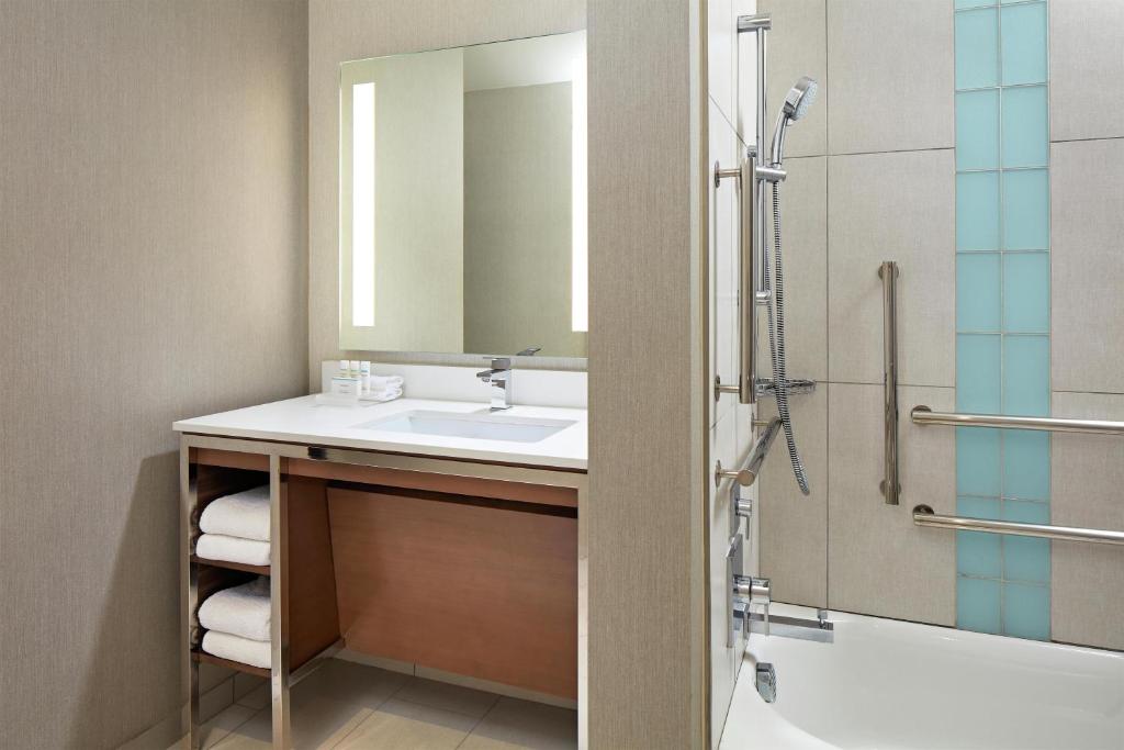 Homewood Suites by Hilton San Diego Hotel Circle/SeaWorld Area - 