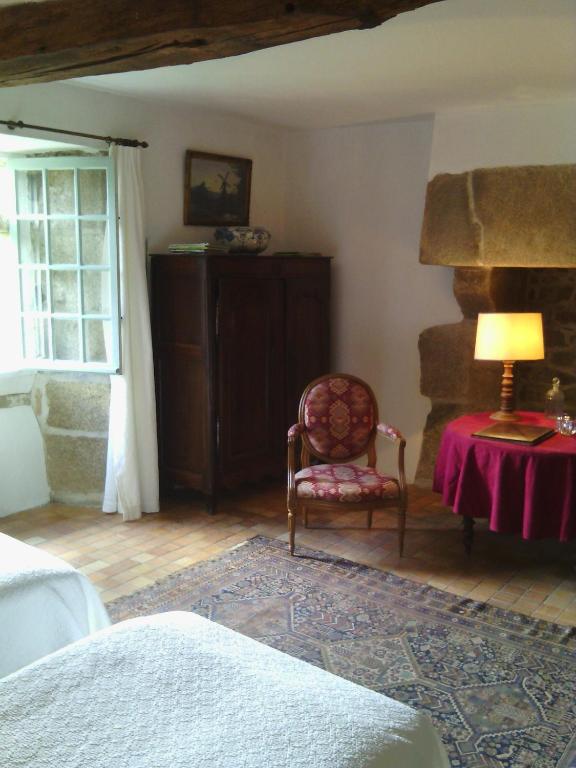 Postel nebo postele na pokoji v ubytování Manoir de Kerguéréon