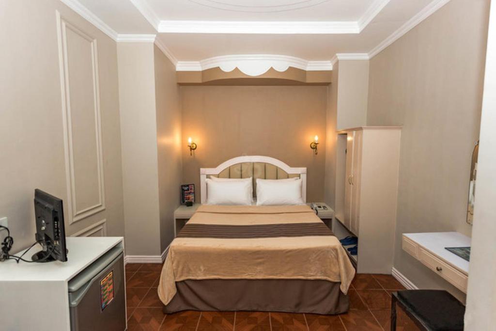 Postel nebo postele na pokoji v ubytování Urban Travellers Hotel