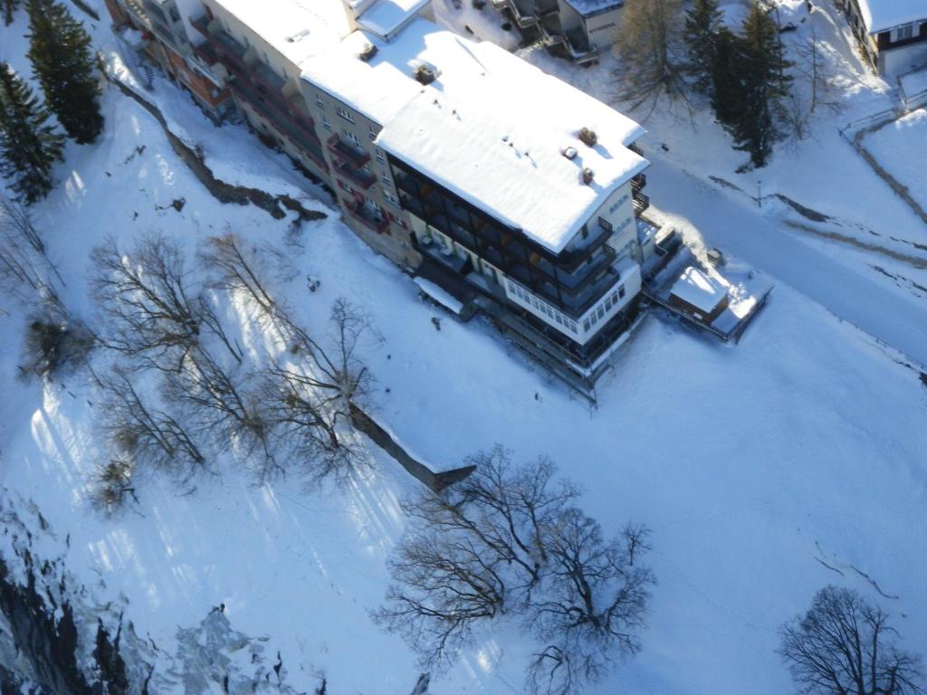 Hotel Alpina v zimě