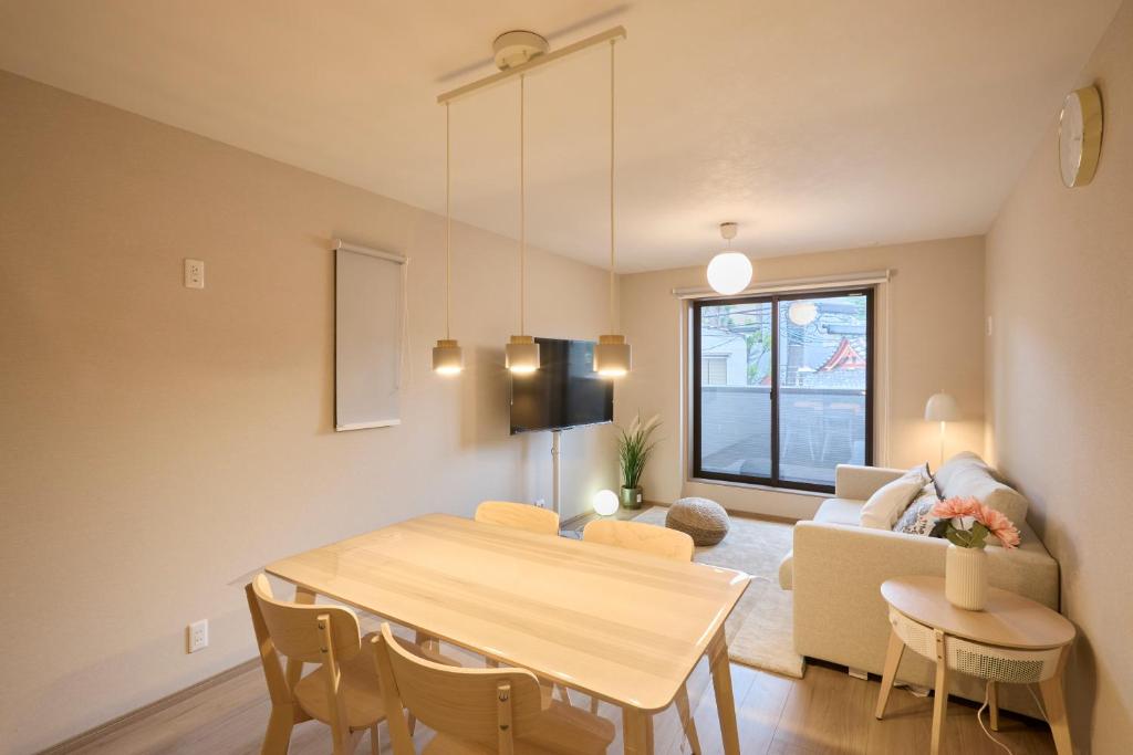 Iriya 10-min Walk Ueno 1 Stop 4BR 14 Guests