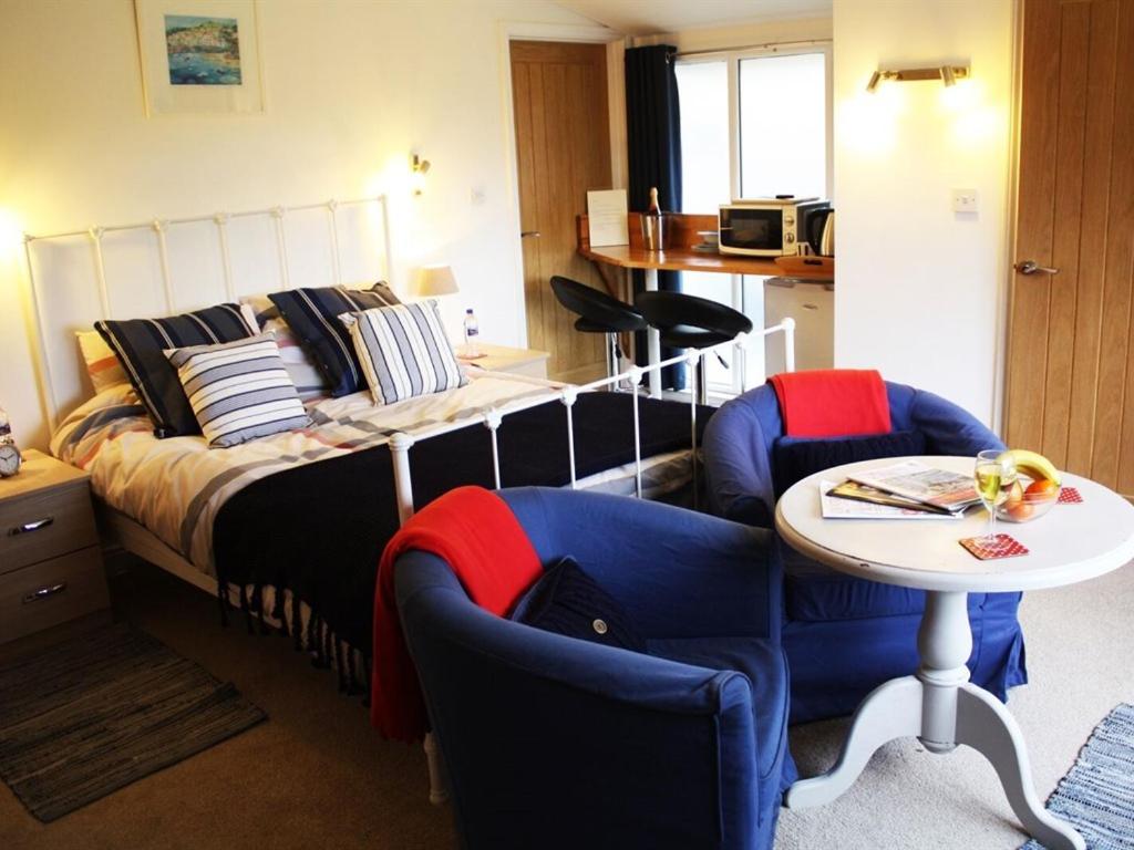 Riverside House - Housity