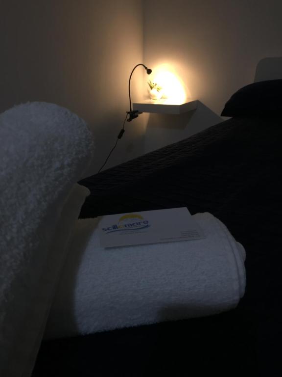 Łóżko lub łóżka w pokoju w obiekcie B&B Scilla Mare