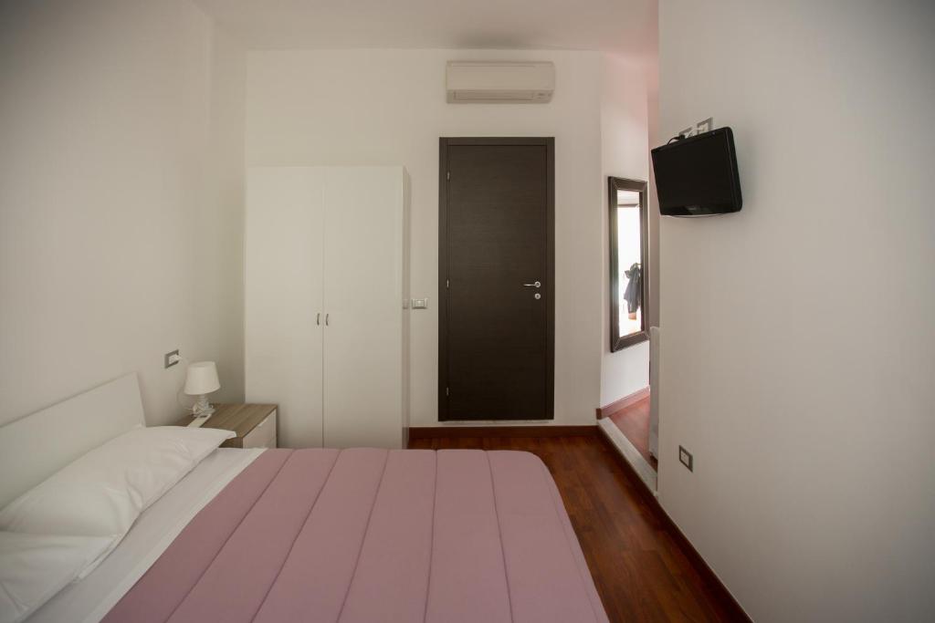 A bed or beds in a room at Sollevante Guest House