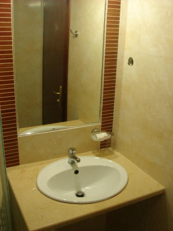 Łazienka w obiekcie Kyra Panagia Hotel