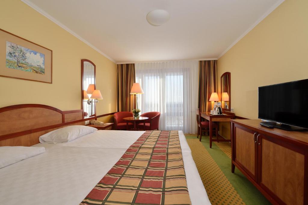 TV a/nebo společenská místnost v ubytování Danubius Hotel Bük