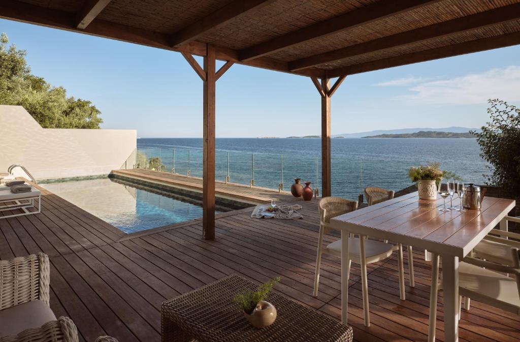 Eagles Palace - 