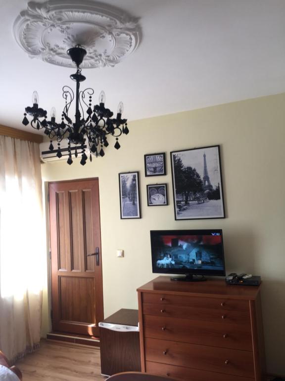 TV a/nebo společenská místnost v ubytování Hotel Adria