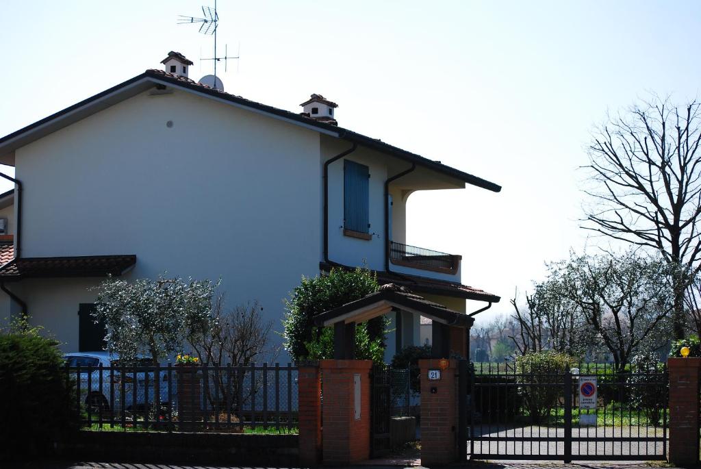 a white house with a fence in front of it at Il Sole Bed & Breakfast in Forlì