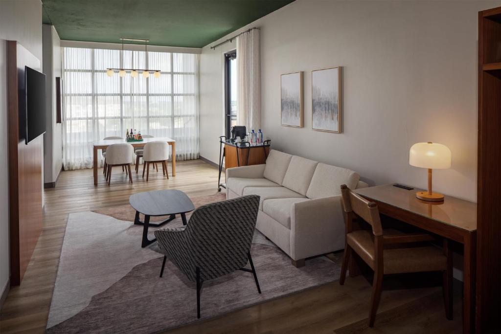 NYLO Dallas Plano Hotel, Tapestry Collection by Hilton - 