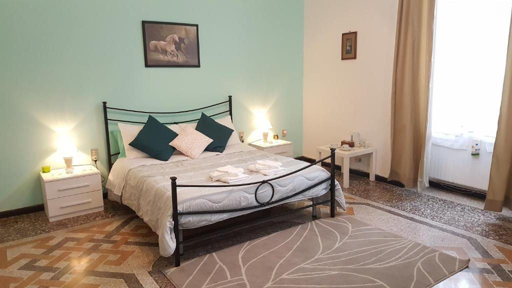 Postel nebo postele na pokoji v ubytování Royal Suite
