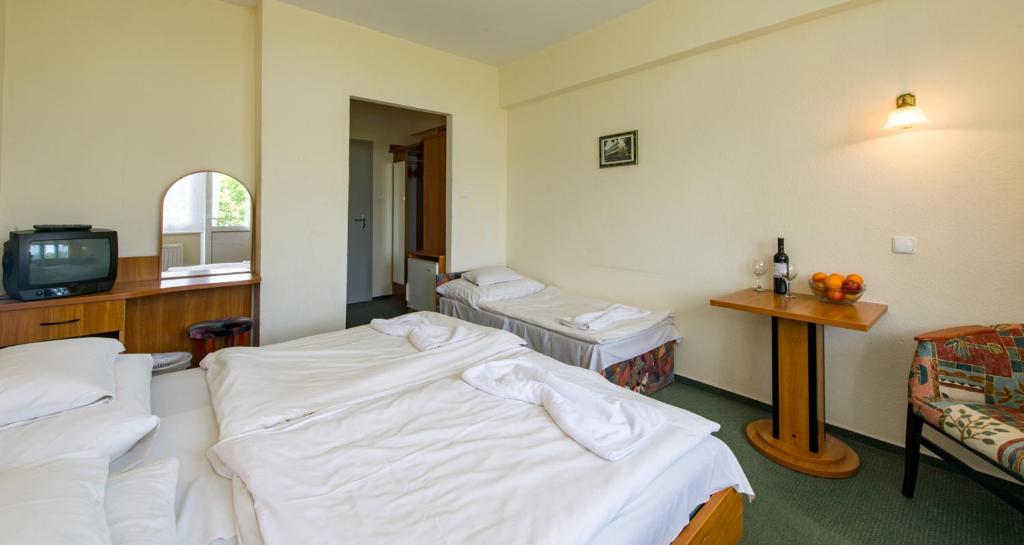 Postel nebo postele na pokoji v ubytování Hotel Nostra