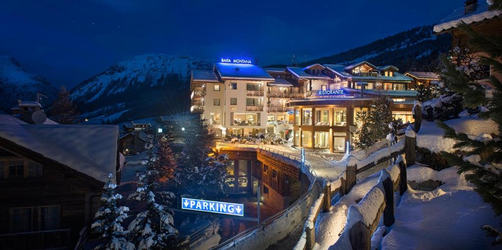 Nespecifikovaný výhled na hory nebo výhled na hory při pohledu z hotelu