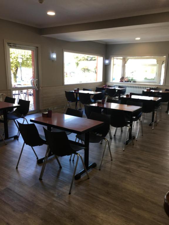 A restaurant or other place to eat at Hotel Garcas
