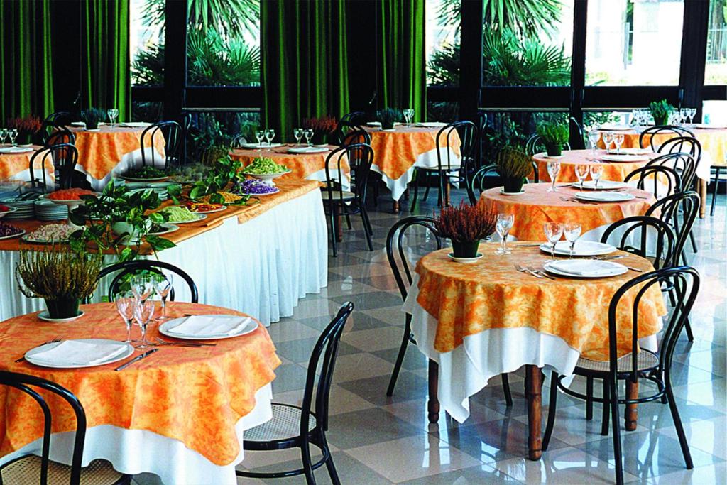 Restaurace v ubytování Hotel Genzianella
