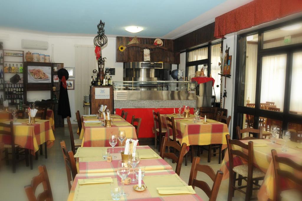 Restaurace v ubytování Hotel Genzianella