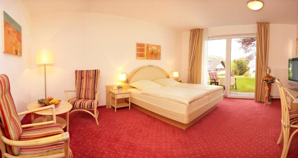 Postel nebo postele na pokoji v ubytování Hotel & Ferienappartements Edelweiss