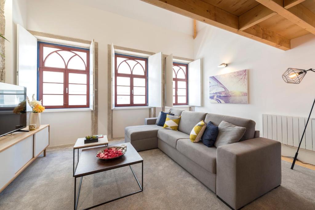 LovelyStay-Modern Loft City Center - One-Bedroom Apartment