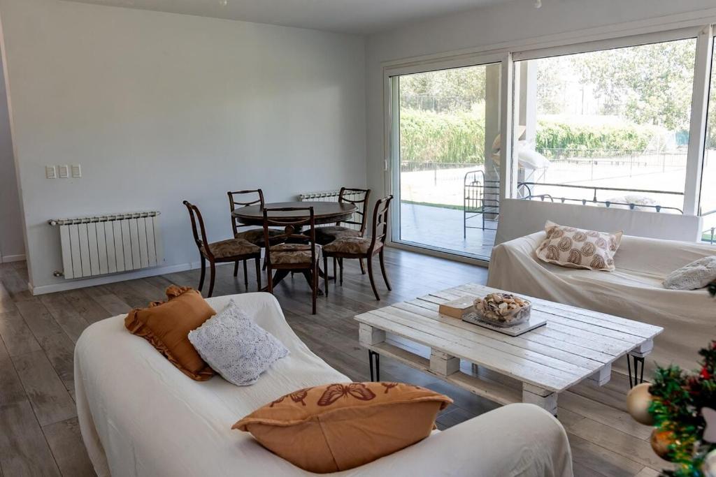 Casa con pileta en barrio cerrado de Villa Allende