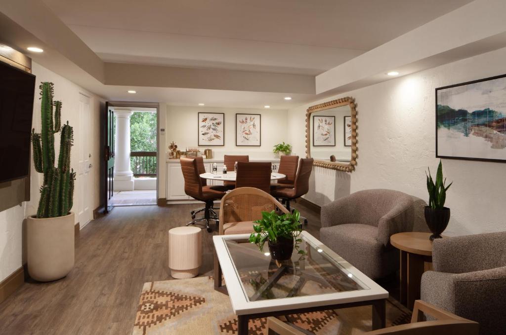 The Scottsdale Resort & Spa, Curio Collection by Hilton - 