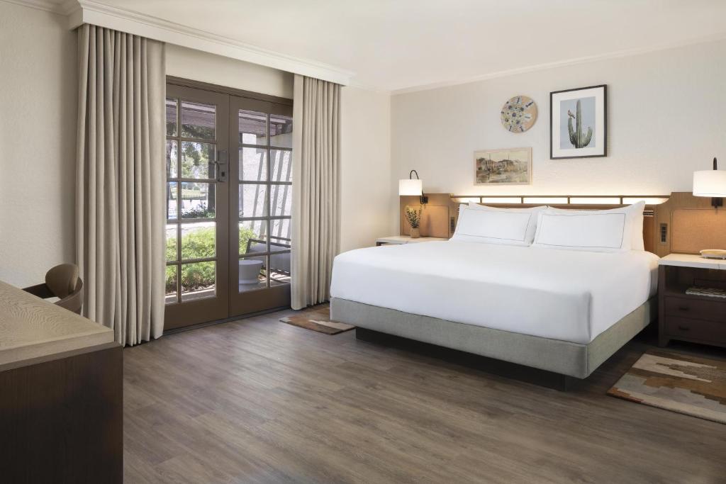 The Scottsdale Resort & Spa, Curio Collection by Hilton - 