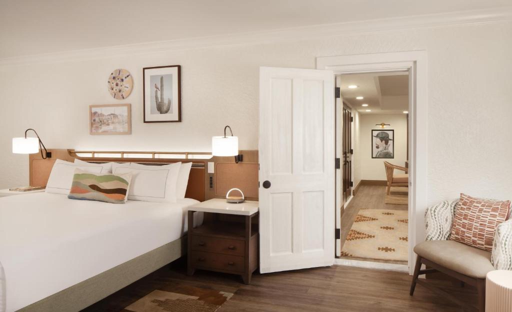 The Scottsdale Resort & Spa, Curio Collection by Hilton - 