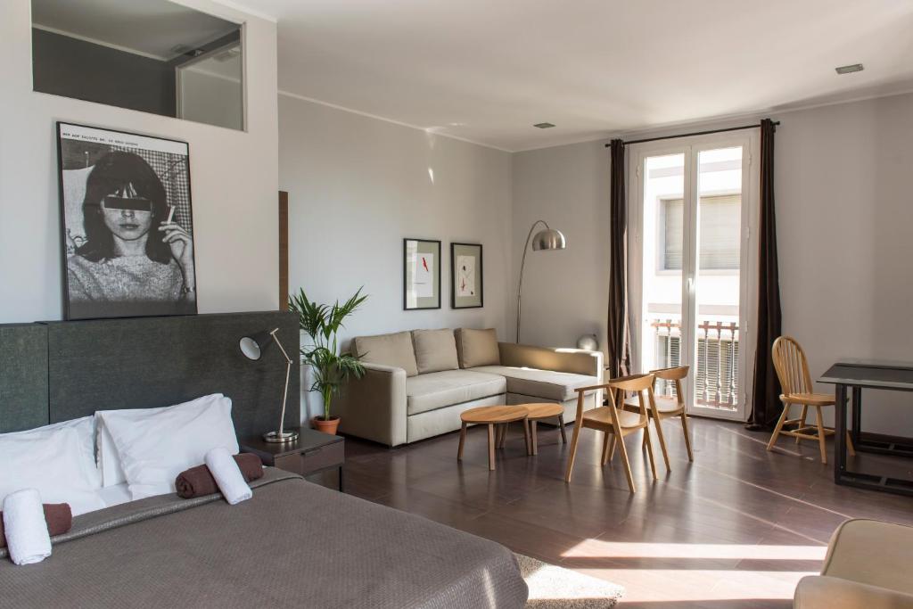 a bedroom with a bed and a living room at The Vintage Rentals in Barcelona