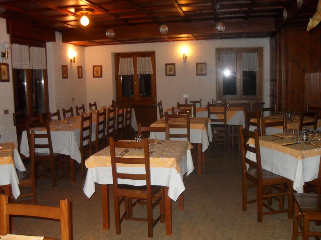 Restaurace v ubytování Albergo La Genzianella