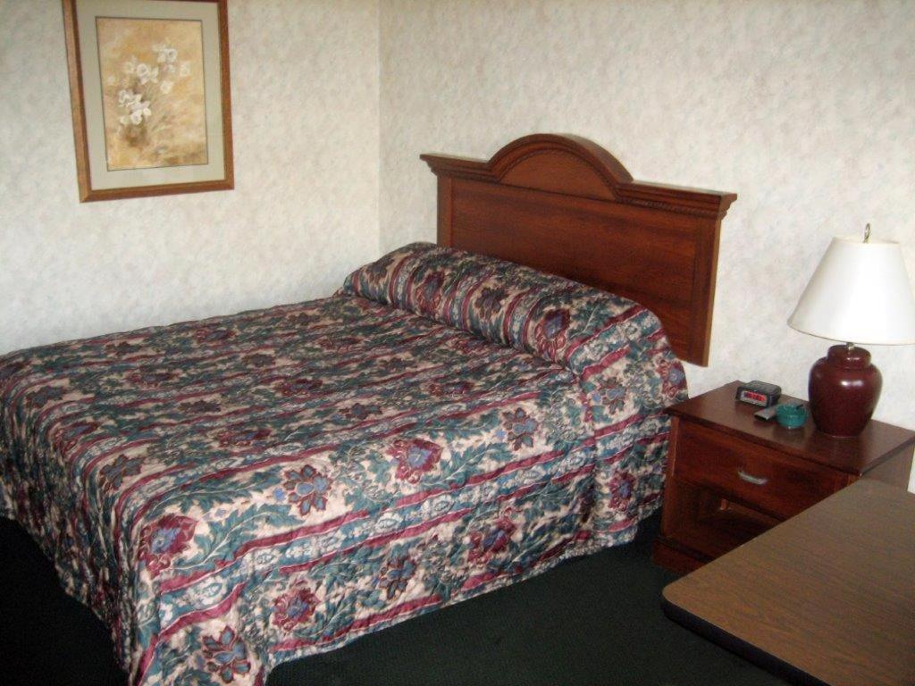 Postel nebo postele na pokoji v ubytování Fair Motel