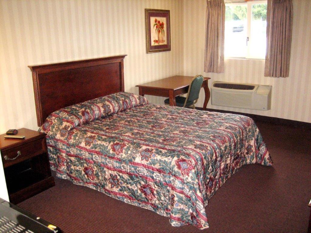 Postel nebo postele na pokoji v ubytování Fair Motel