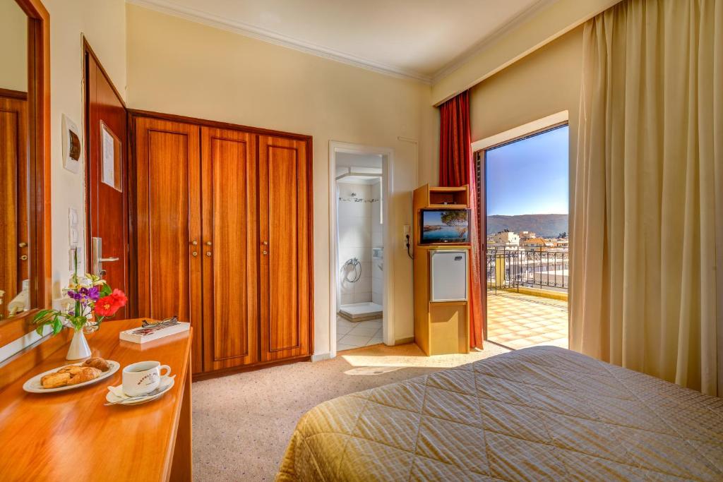 Postel nebo postele na pokoji v ubytování Nefeli Hotel