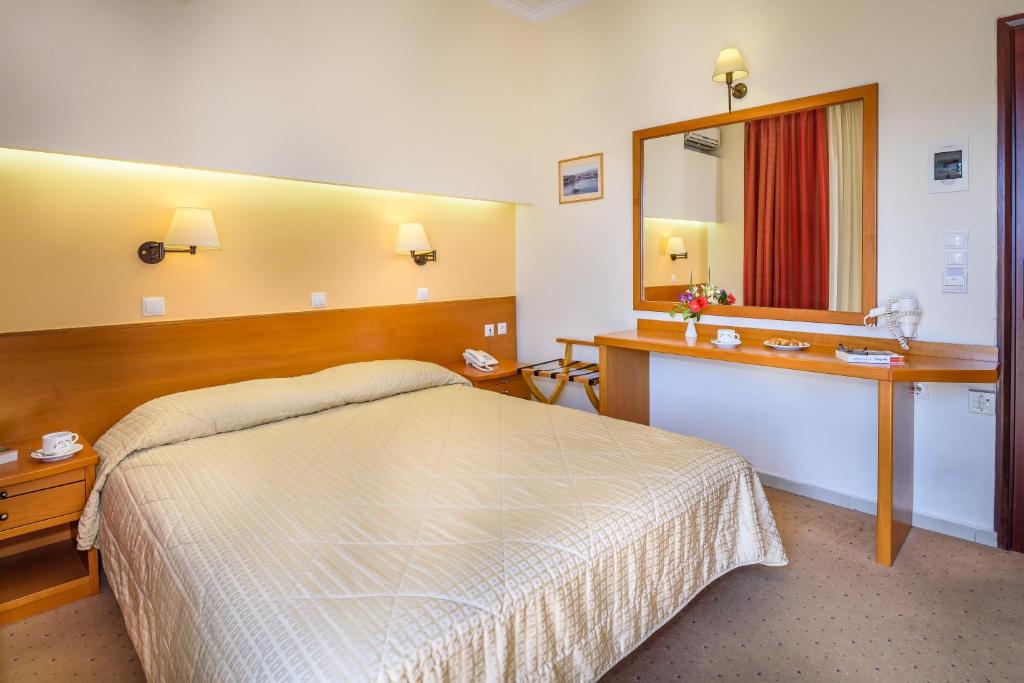 Postel nebo postele na pokoji v ubytování Nefeli Hotel