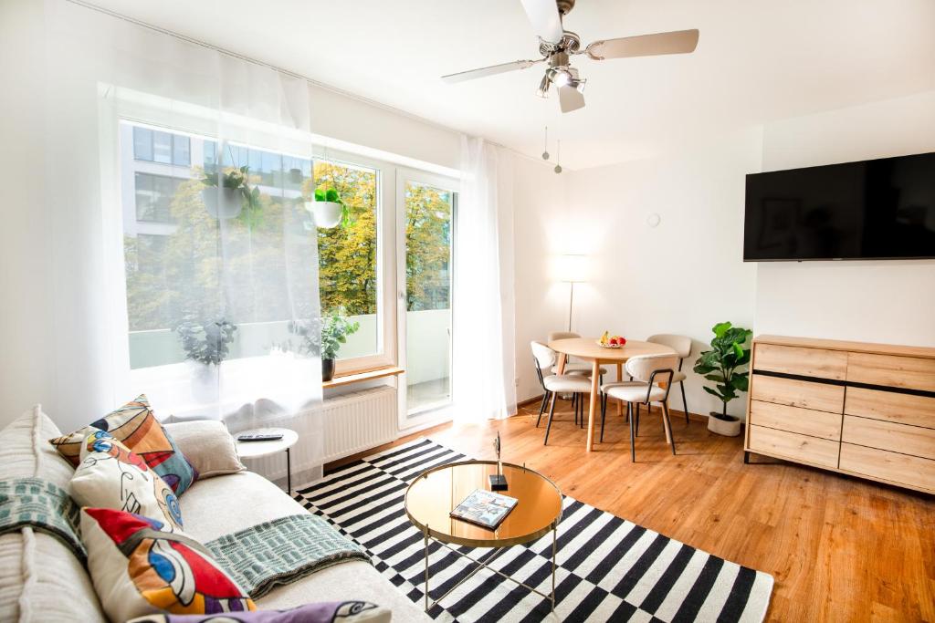 Urban Smart Living with balcony near Basel SBB & City Center - Special TRIO PICASSO 32 Apartment, up to 4 guests