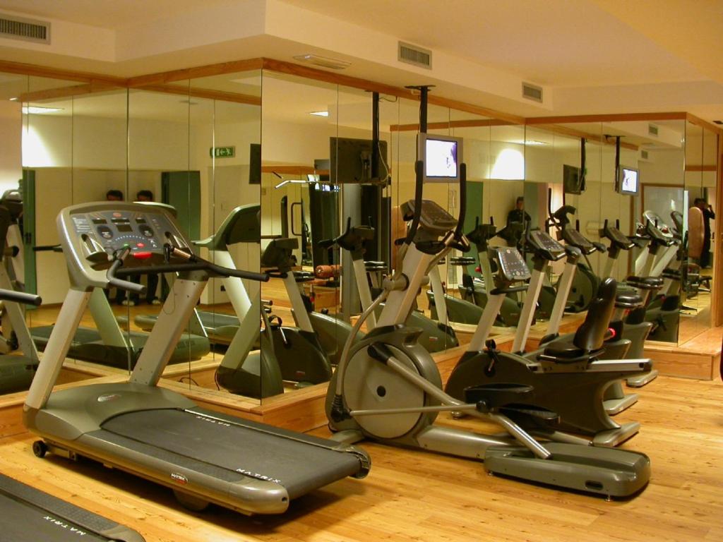 Fitness centrum a/nebo fitness zařízení v ubytování Grand Hotel Miramonti