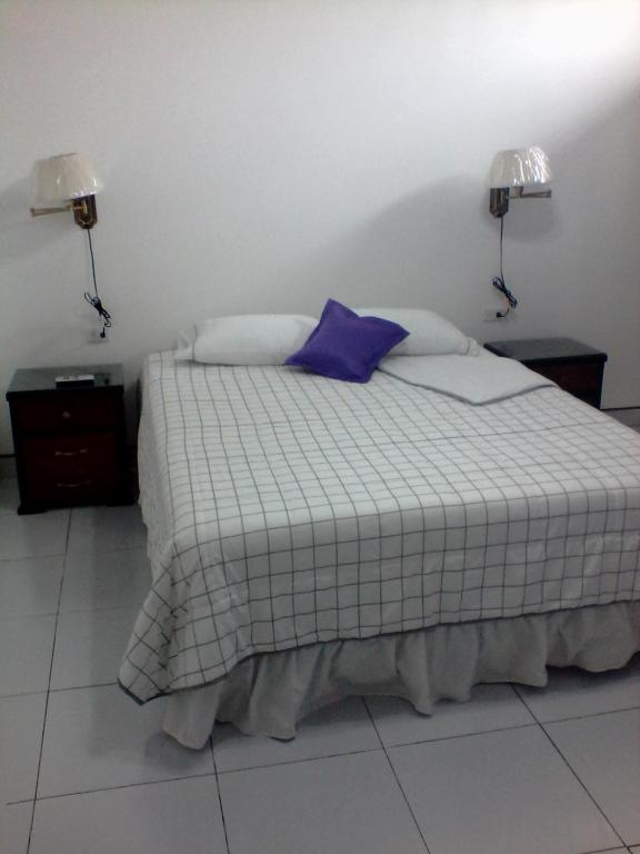 Postel nebo postele na pokoji v ubytování Hotel Las Palmas