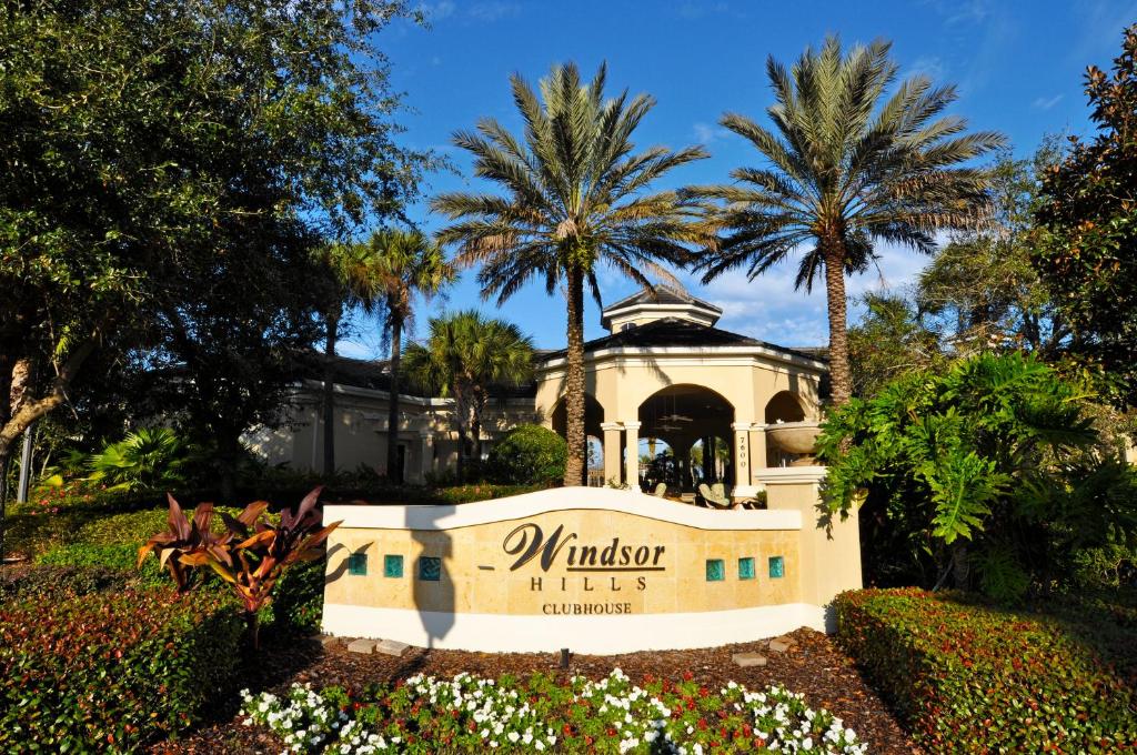 Windsor Hills Resort! 2 Miles to Disney! 6 Bedroom with Private Pool & Spa - Six-Bedroom House