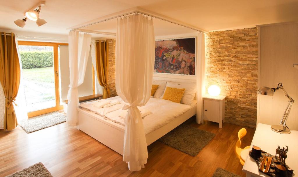 Łóżko lub łóżka w pokoju w obiekcie Rebel House